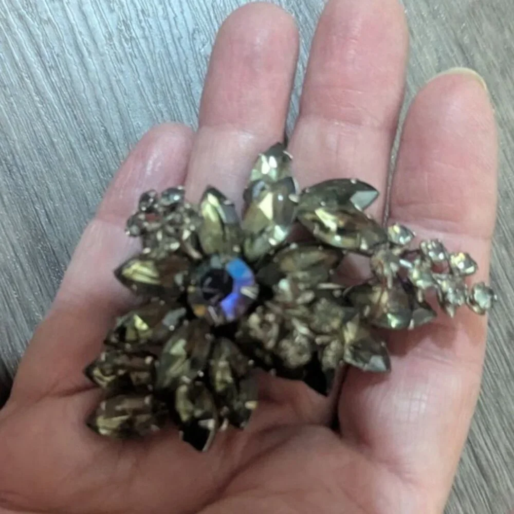 Vintage Smoky Gray Floral Rhinestone Brooch Pin Aurora Borealis Stone  Estate‎